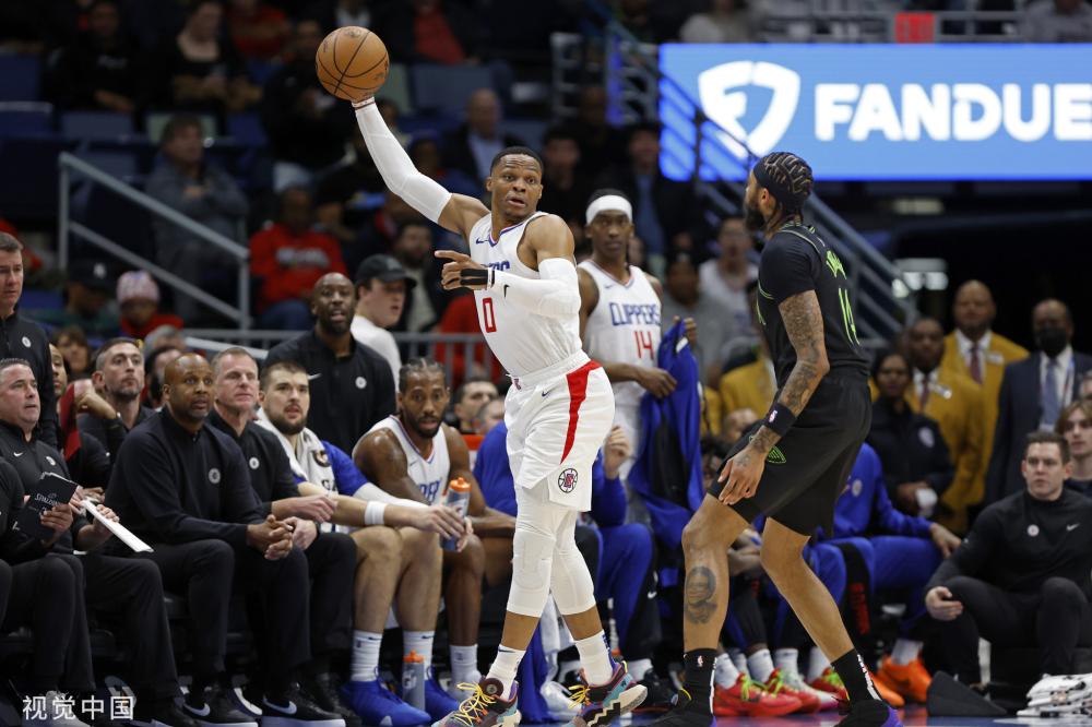 她与搭档间 她与搭档间