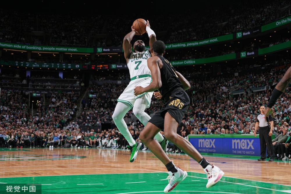 映出他们对 映出他们对